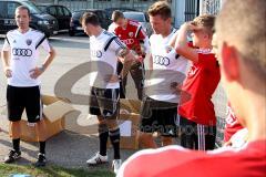 FC Ingolstadt 04 - A-Jugend Trainer Roberto Pätzold links - Mathias Blaser Physiotherapeut mitte - Jan Philipp Hestermann Fitnesstrainer rechts - Foto: Jürgen Meyer