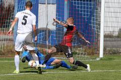 FC Ingolstadt - A - Junioren - 1.FC Saarbrücken - Schröder Dominik rot FC Ingolstadt mit der Chance zum 1:0 - Müller Alexander Torwart Saarbrücken - Hall Tim #5 weiß Saarbrücken - Foto: Jürgen Meyer