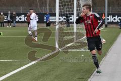 A-Junioren Bundesliga SW - FC Ingolstadt 04 - FC Bayern München - Tjark Dannemann erzielt das 1:0 Tor, Jubel, Ball im Tor