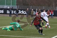 A-Junioren Bundesliga SW - FC Ingolstadt 04 - FC Bayern München - links Torwart Ron Hoffmann chancenlos und rechts Tjark Dannemann erzielt das 1:0 Tor, Jubel