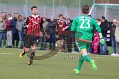 A-Junioren Bundesliga SW - FC Ingolstadt 04 - FC Bayern München - Patrick Hasenhüttl kommt zu spät, Torwart Ron Hoffmann (FCB) schneller am Ball