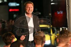 Audi Star Talk - Trainer FC Ingolstadt 04 Ralph Hasenhüttl Interview Gast bei Moderator Klaus Gronewald - kommt im Audi R8 vorgefahren