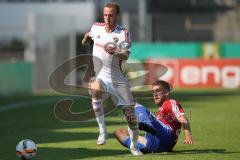 DFB-Pokal - 1. Runde - Fußball - FC Ingolstadt 04 - SpVgg Unterhaching - links Moritz Hartmann (9, FCI) rechts Alexander Winkler (UHG)