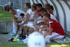 DFB-Pokal - 1. Runde - Fußball - FC Ingolstadt 04 - SpVgg Unterhaching - Spiel ist aus, Unterhaching siegt mit 2:1, Ingolstadt scheidet aus, hängende Köpfe bei den Ingolstädtern, hinten Max Christiansen (19, FCI)