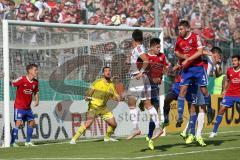 DFB-Pokal - 1. Runde - Fußball - FC Ingolstadt 04 - SpVgg Unterhaching - Torwart Stefan Marinovic , Kopfball Alfredo Morales (6, FCI)