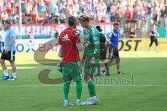 DFB-Pokal - 1. Runde - Fußball - FC Ingolstadt 04 - SpVgg Unterhaching - Spiel ist aus, Unterhaching siegt mit 2:1, Ingolstadt scheidet aus, Torwart Ramazan Özcan (1, FCI) und Torwart Örjan Haskjard Nyland (26, FCI)