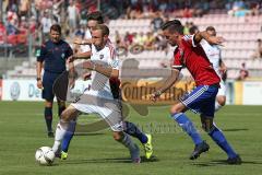DFB-Pokal - 1. Runde - Fußball - FC Ingolstadt 04 - SpVgg Unterhaching - mitte Moritz Hartmann (9, FCI) kämpft sich durch die Abwehr