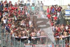 DFB-Pokal - 1. Runde - Fußball - FC Ingolstadt 04 - SpVgg Unterhaching - Abkühlung für die Ingolstädter Fans von der Feuerwehr mit Wasser