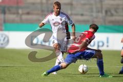 DFB-Pokal - 1. Runde - Fußball - FC Ingolstadt 04 - SpVgg Unterhaching - Lukas Hinterseer (16, FCI) tunnelt Ulrich Taffertshofer (UHG)