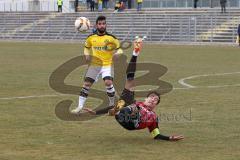 Regionalliga Bayern - FC Ingolstadt 04 II - SpVgg Bayreuth - mißglückter Fallrückzieher Stefan Müller (10), hinten Tayfun Özdemir (SpVgg)