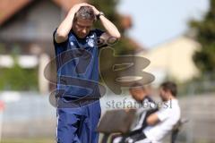 Regionalliga Bayern - FC Ingolstadt 04 II - SV 01 Viktoria Aschaffenburg - 5:3 - Aschaffenburg Trainer Jürgen Baier verzweifelt am Spielfeldrand