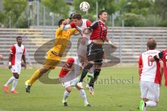 Regionalliga Bayern - FC Ingolstadt 04 II - FC Augsburg II -  Eckball rechts Stefan Müller (10) kommt nicht an den Ball Torwart Augsburg Yannik Öttl boxt ihn weg, mitte Augsburg 14 Max Reinthaler