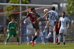 Regionalliga Bayern - FC Ingolstadt 04 II - SV 01 Viktoria Aschaffenburg - 5:3 - Matthias Heiß (4) vor dem Gegnertor flankt hoch, links Torwart Peter Neuberger