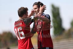 Regionalliga Bayern - FC Ingolstadt 04 II - SV 01 Viktoria Aschaffenburg - 5:3 - Verabschiedung Andreas Buchner (16) nimmt die Kapitänsbinde von Stefan Müller (10) der sein letztes Spiel für den FCI gemacht hat