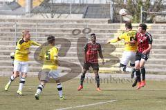 Regionalliga Bayern - FC Ingolstadt 04 II - SpVgg Bayreuth - rechst Sammy Ammari (9), Florian  Ascherl (6 SpVgg), mitte Aloy Ihenacho (11)