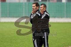 Regionalliga Bayern - FC Ingolstadt 04 II - U23 - Trainingsauftakt - Saison 2015/2016 - Cheftrainer Stefan Leitl und neuer Co-Trainer Ersin Demir beobachten das Spiel in gleicher Haltung