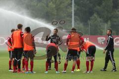 Regionalliga Bayern - FC Ingolstadt 04 II - U23 - Trainingsauftakt - Saison 2015/2016 - Cheftrainer Stefan Leitl und Co-Trainer Ersin Demir in der Runde