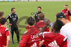 Regionalliga Bayern - FC Ingolstadt 04 II - U23 - Trainingsauftakt - Saison 2015/2016 - Cheftrainer Stefan Leitl und Co-Trainer Ersin Demir in der Runde, Ansprache