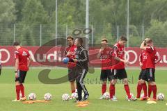 Regionalliga Bayern - FC Ingolstadt 04 II - U23 - Trainingsauftakt - Saison 2015/2016 - Co-Trainer Ersin Demir erklärt