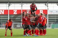 Regionalliga Bayern - FC Ingolstadt 04 II - U23 - Trainingsauftakt - Saison 2015/2016 - Neuzugang Torwart Leon Fischhaber muss zum Geburtstag den Spaß mitmachen