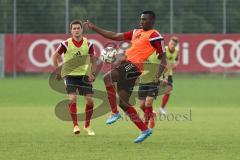 Regionalliga Bayern - FC Ingolstadt 04 II - U23 - Trainingsauftakt - Saison 2015/2016 - links Andreas Buchner (16) und am Ball Aloy Ihenacho (11)