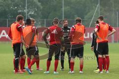 Regionalliga Bayern - FC Ingolstadt 04 II - U23 - Trainingsauftakt - Saison 2015/2016 - Cheftrainer Stefan Leitl und Co-Trainer Ersin Demir in der Runde