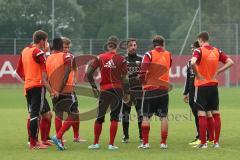 Regionalliga Bayern - FC Ingolstadt 04 II - U23 - Trainingsauftakt - Saison 2015/2016 - Cheftrainer Stefan Leitl und Co-Trainer Ersin Demir in der Runde
