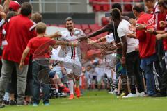 1. Bundesliga - Fußball - FC Ingolstadt 04 - Saisoneröffnung im Audi Sportpark - Einlauf der Spieler, Mannschaft, Fans, Jubel, abklatschen, Almog Cohen (36, FCI)