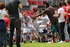 1. Bundesliga - Fußball - FC Ingolstadt 04 - Saisoneröffnung im Audi Sportpark - Einlauf der Spieler, Mannschaft, Fans, Jubel, abklatschen, Lukas Hinterseer (16, FCI)