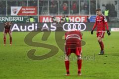 1. Bundesliga - Fußball - FC Ingolstadt 04 - SC Freiburg - Spiel ist aus, Niederlage hängende Köpfe, Florent Hadergjonaj (33, FCI) Pascal Groß (10, FCI) Max Christiansen (19, FCI)