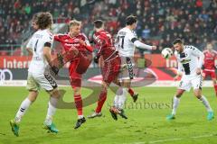 1. Bundesliga - Fußball - FC Ingolstadt 04 - SC Freiburg - Ecke Luftkampf Duell Kopfball Söyüncü, Caglar (4 Freiburg) Sonny Kittel (21, FCI) Mathew Leckie (7, FCI) Höfler, Nicolas (27 Freiburg) Gulde, Manuel (5 Freiburg)