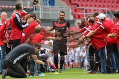 1. Bundesliga - Fußball - FC Ingolstadt 04 - Saisoneröffnung im Audi Sportpark - Einlauf der Spieler, Mannschaft, Fans, Jubel, abklatschen, Marvin Matip (34, FCI)