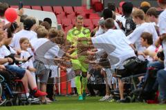 1. Bundesliga - Fußball - FC Ingolstadt 04 - Saisoneröffnung im Audi Sportpark - Einlauf der Spieler, Mannschaft, Fans, Jubel, Torwart Örjan Haskjard Nyland (26, FCI)