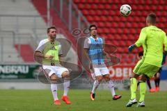 1. Bundesliga - Fußball - FC Ingolstadt 04 - Saisoneröffnung im Audi Sportpark - Showtraining - Robert Leipertz (13, FCI)stoppt vor dem Torwart Martin Hansen (35, FCI)