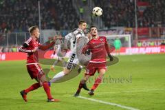 1. Bundesliga - Fußball - FC Ingolstadt 04 - SC Freiburg - Florent Hadergjonaj (33, FCI) Günter, Christian (30 Freiburg) Pascal Groß (10, FCI)