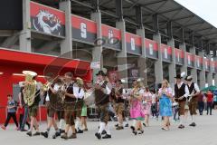 1. Bundesliga - Fußball - FC Ingolstadt 04 - Saisoneröffnung im Audi Sportpark - Einmarsch Musik Südtribüne Fans Feier