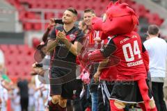 1. Bundesliga - Fußball - FC Ingolstadt 04 - Saisoneröffnung im Audi Sportpark - Einlauf der Spieler, Mannschaft, Fans, Jubel, abklatschen, Maurice Multhaup (31, FCI)