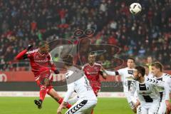 1. Bundesliga - Fußball - FC Ingolstadt 04 - SC Freiburg - links Marcel Tisserand (32, FCI) Kopfball