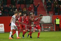 1. Bundesliga - Fußball - FC Ingolstadt 04 - SC Freiburg - Freistoß Markus Suttner (29, FCI) Tor zum 1:2 Jubel mit Lukas Hinterseer (16, FCI) Mathew Leckie (7, FCI) Darío Lezcano (11, FCI) Marcel Tisserand (32, FCI)