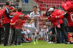 1. Bundesliga - Fußball - FC Ingolstadt 04 - Saisoneröffnung im Audi Sportpark - Einlauf der Spieler, Mannschaft, Fans, Jubel, abklatschen, Alfredo Morales (6, FCI)