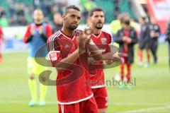 1. Bundesliga - Fußball - VfL Wolfsburg - FC Ingolstadt 04 - Spiel ist aus 3:0 Niederlage für den FCI, das Team bedankt sich bei den Fans, Marvin Matip (34, FCI) Anthony Jung (3, FCI)