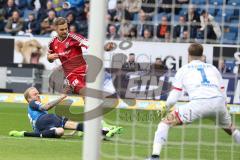 1. Bundesliga - Fußball - TSG 1899 Hoffenheim - FC Ingolstadt 04 - Zweikampf vor dem Tor Kevin Vogt (TSG 22) Lukas Hinterseer (16, FCI) Torwart Oliver Baumann (TSG 1)