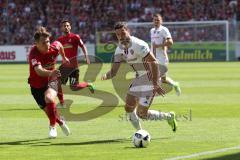 1. Bundesliga - Fußball - SC Freiburg - FC Ingolstadt 04 - Abrashi, Amir (6 Freiburg) und Mathew Leckie (7, FCI)