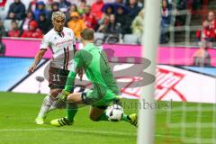 1. Bundesliga - Fußball - FC Bayern - FC Ingolstadt 04 - Darío Lezcano (11, FCI) tunnelt Torwart Manuel Neuer (1 Bayern) zum 0:1 Tor für Ingolstadt Jubel Führung