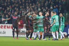 1. Bundesliga - Fußball - Werder Bremen - FC Ingolstadt 04 - Streit auf dem Feld, Mathew Leckie (7, FCI) mit Robert Bauer (4 Bremen) Moritz Hartmann (9, FCI) Niklas Moisander (18 Bremen)