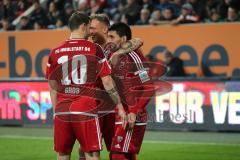 1. Bundesliga - Fußball - FC Augsburg - FC Ingolstadt 04 - Almog Cohen (36, FCI) Tor Jubel mit Torschütze Sonny Kittel (21, FCI) Pascal Groß (10, FCI)