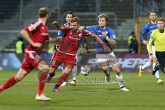 1. Bundesliga - Fußball - SV Darmstadt 98 - FC Ingolstadt 04 - Lukas Hinterseer (16, FCI) wird vor dem Tor gestoppt