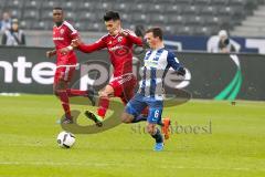 1. BL - Saison 2016/2017 - Hertha BSC - FC Ingolstadt 04 - Alfredo Morales (#6 FCI) - Vladimir Darida (#6 Hertha) - Foto: Meyer Jürgen