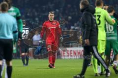 1. Bundesliga - Fußball - Werder Bremen - FC Ingolstadt 04 - Torwart Martin Hansen (35, FCI) geht vom Platz nach dem Spiel, Niederlage, nachdenklich