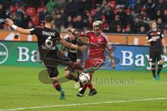 1. Bundesliga - Fußball - Bayer Leverkusen - FC Ingolstadt 04 - gefährlich vor dem Tor Almog Cohen (36, FCI) mit Aleksandar Dragovic (Leverkusen 6) Kevin Kampl (Leverkusen 44)